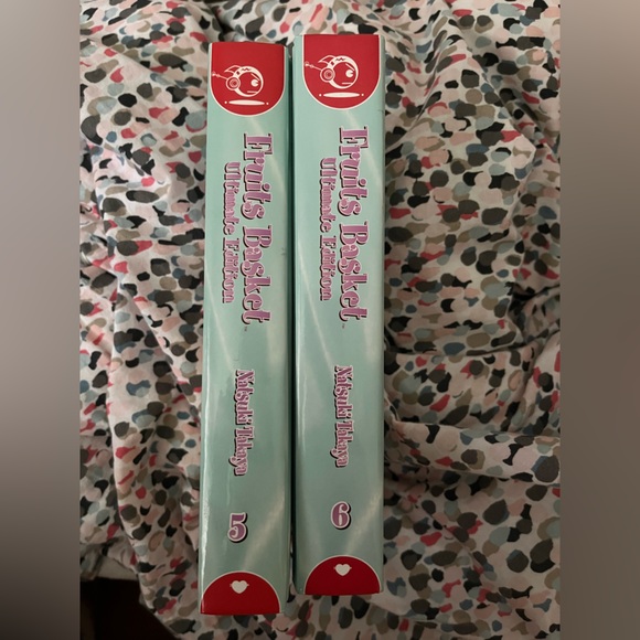 Volume 5&6 of Fruits Basket Manga Ultimate Edition - Picture 4 of 5